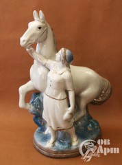 Скульптура "Девушка с конем"